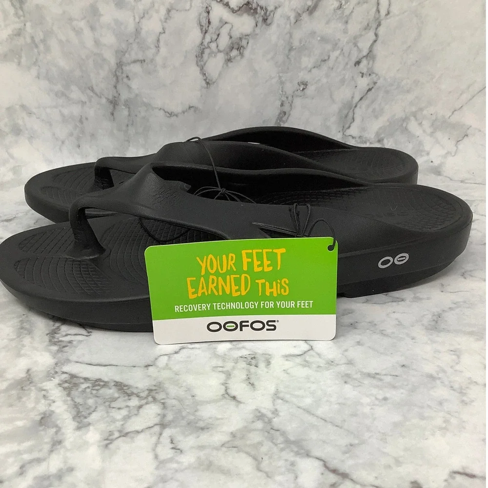 OOFOS Black Men's Flip-Flops Comfort Recovery Sandals